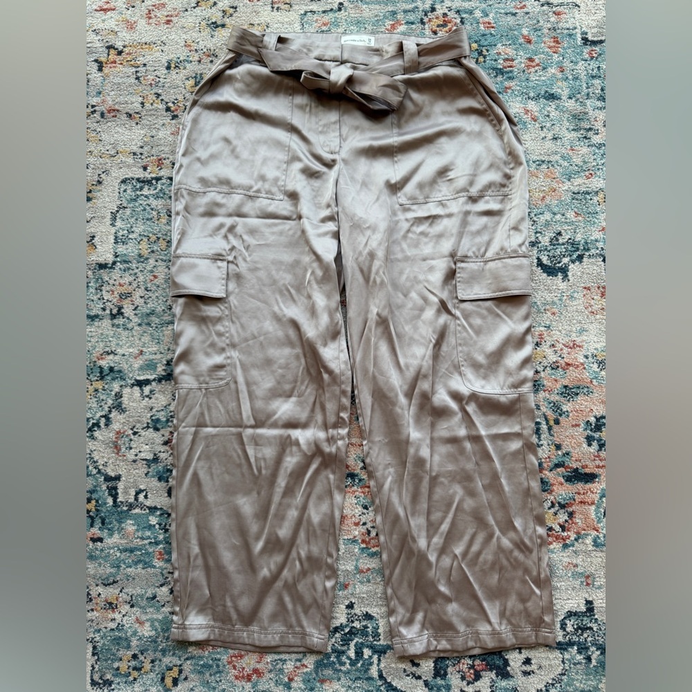 Abercrombie & Fitch Satin Tie Waist Cargo Pants
Size 18 - Picture 2 of 7